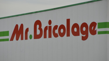 Minimal increase in Mr. Bricolage’s sales in the first six months