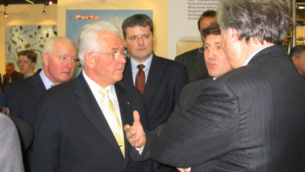 Ensuing tour of the fair (left to right): BHB managing director John W. Herbert, BHB president Manfred Maus and the new Bau + DIY managing director Dr Peter Wüst.
