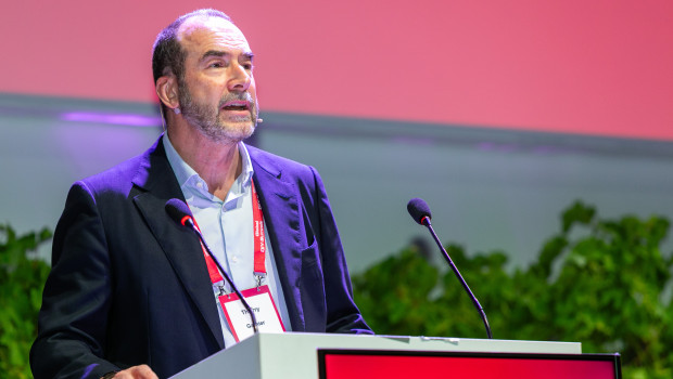 At the 10th Global DIY Summit, Edra/Ghin President Thierry Garnier called on the industry to take action for a lower-emission future.  